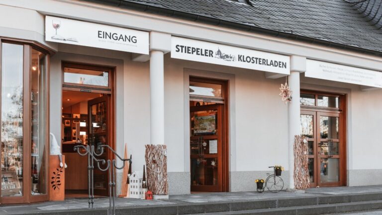 Klosterladen   Stiepel   Eingang 2000x 768x433