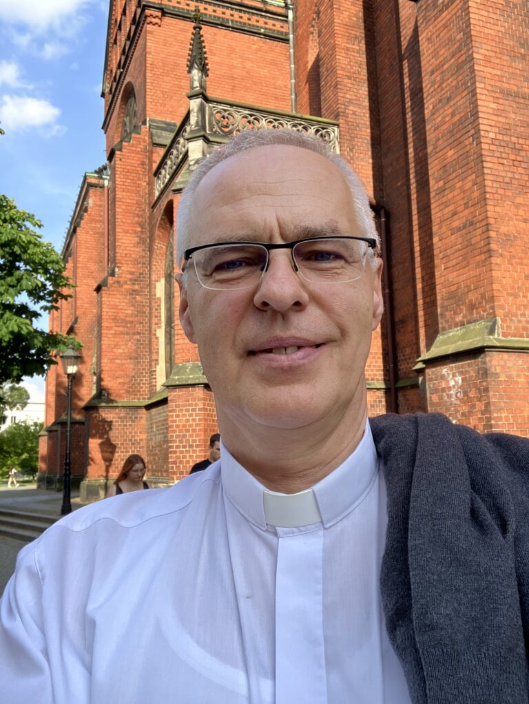 Foto Pfr. Darius 768x1022