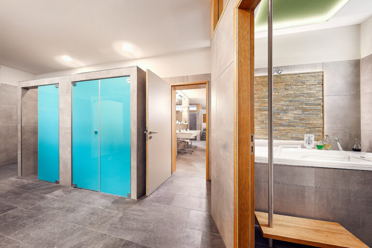 St Josef 2020 Duschen Armbecken web 2 768x512