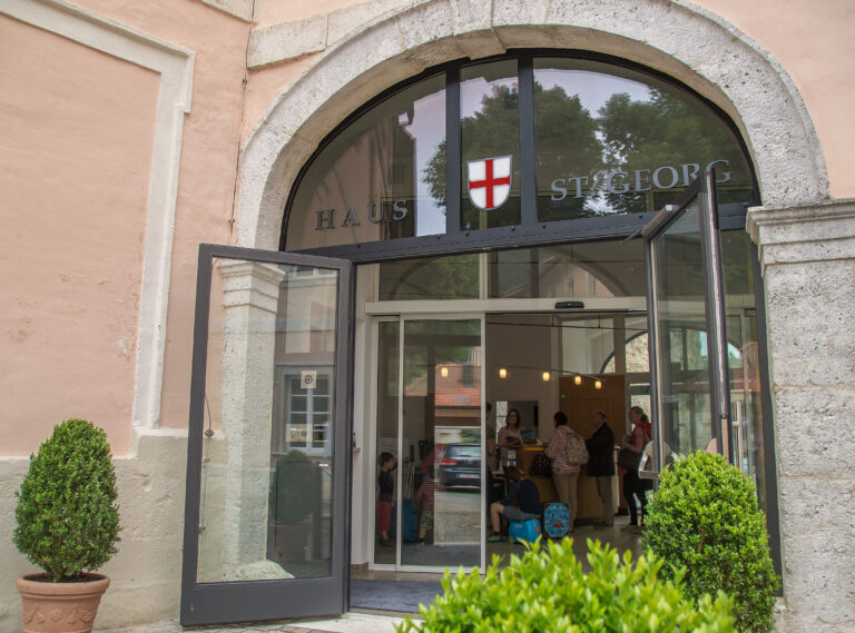 Eingang Gästehaus St. Georg