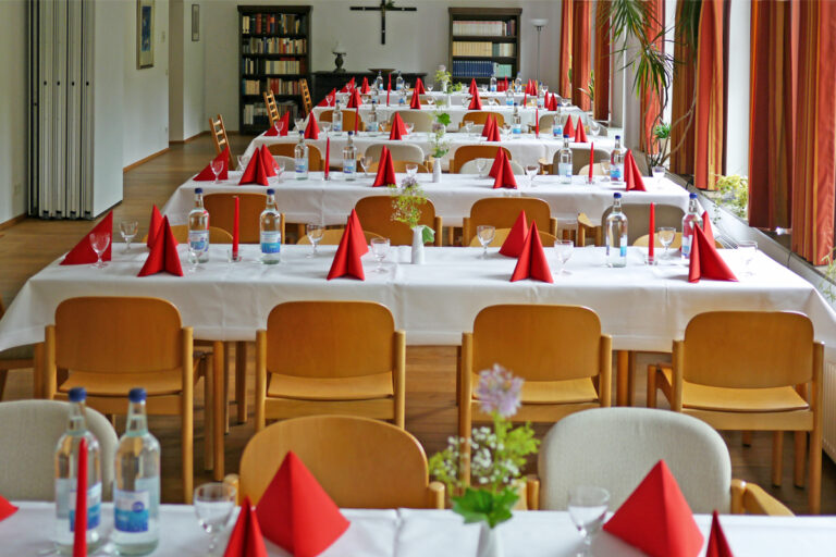 Der Tagungsraum vergrößert zum Festraum