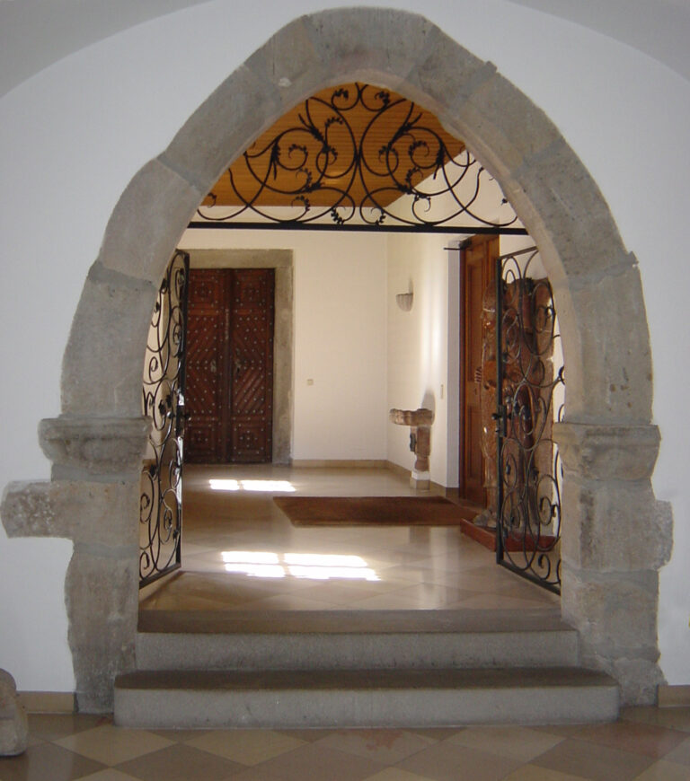 gotischer Bogen verzerrt2 1 768x870