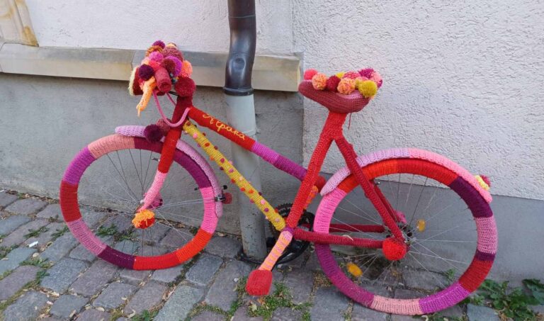 Fahrrad umstrickt 768x453