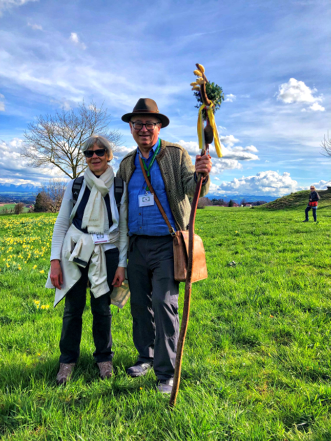 26 18 Emmaus Pilgerwanderung Oehler Egon und Rita Stroppel Hanne Titelbild