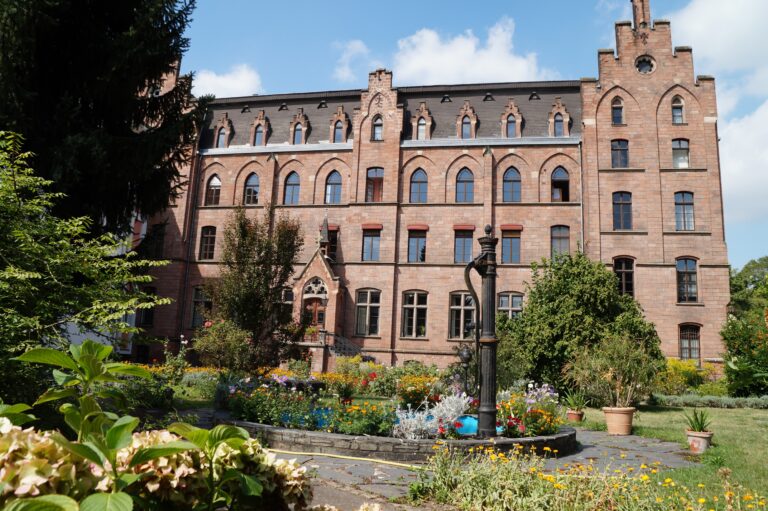 Das St. Josefsstift in Trier 768x511